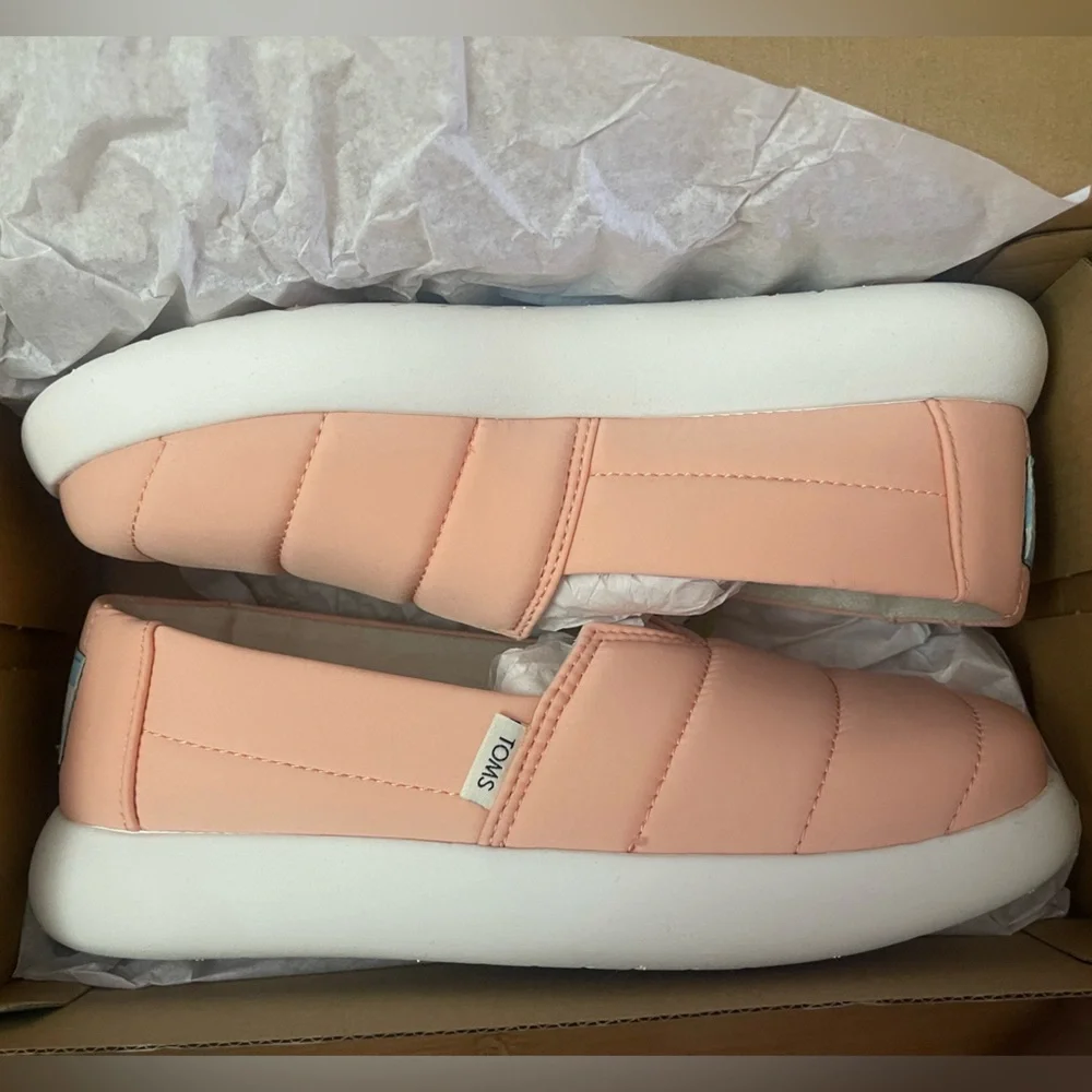 Brand New women’s‎ TOMS Pink